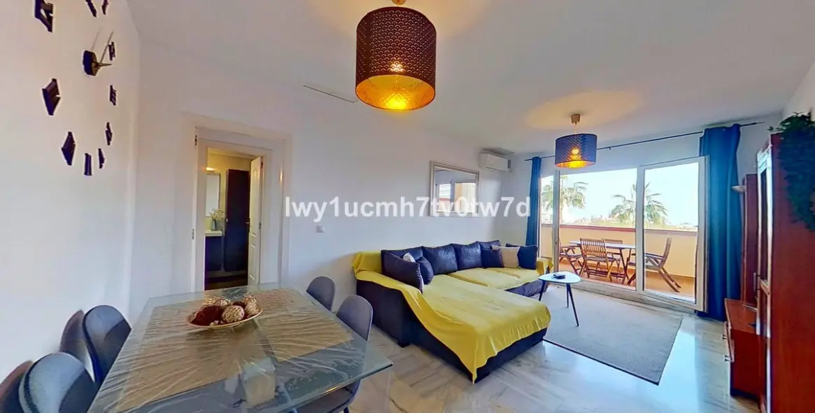 Продажа апартаментов на среднем этаже в Torrequebrada 34