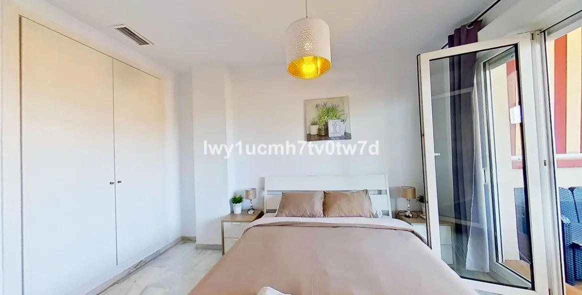 Продажа апартаментов на среднем этаже в Torrequebrada 36