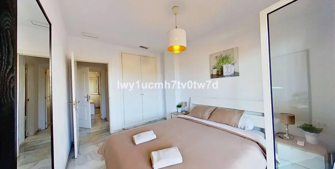 Продажа апартаментов на среднем этаже в Torrequebrada 37