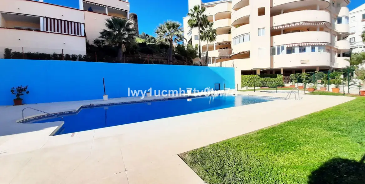 Продажа апартаментов на среднем этаже в Torrequebrada 42