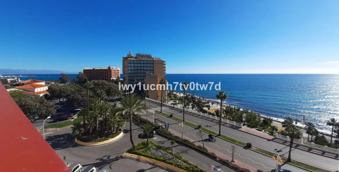 Продажа апартаментов на среднем этаже в Torrequebrada 46