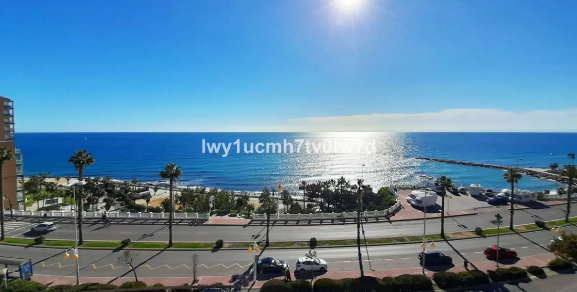 Продажа апартаментов на среднем этаже в Torrequebrada 47