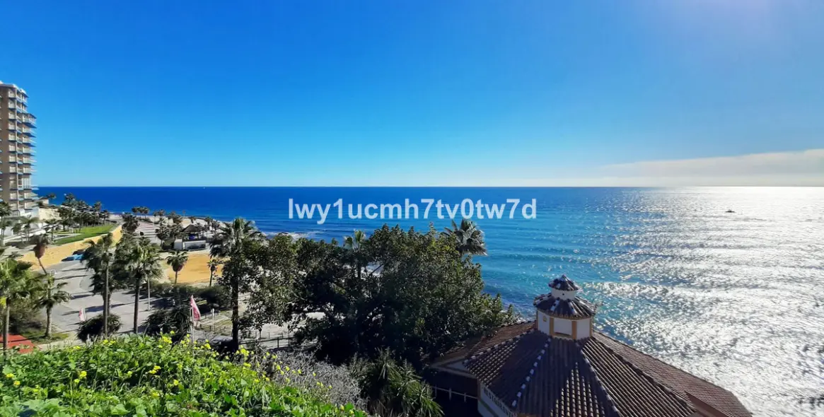 Продажа апартаментов на среднем этаже в Torrequebrada 49