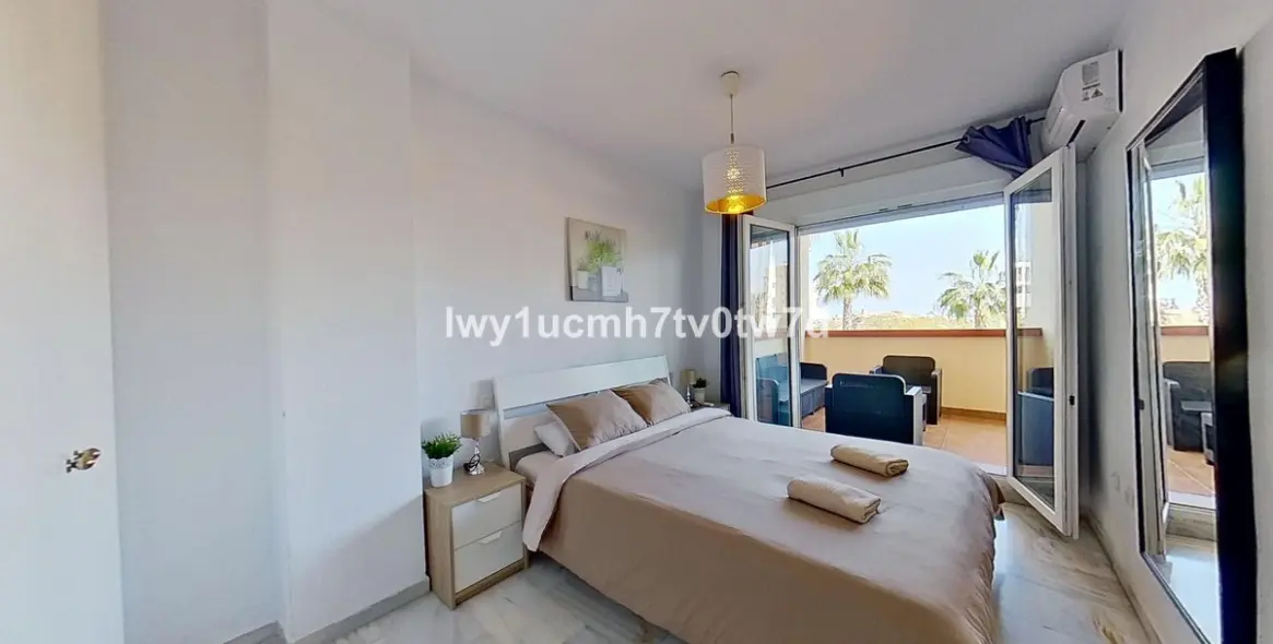 Продажа апартаментов на среднем этаже в Torrequebrada 56