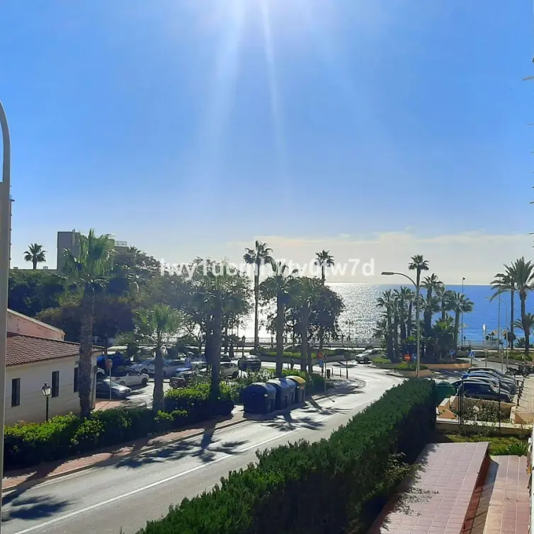 Venta de apartamento en planta media en Torrequebrada