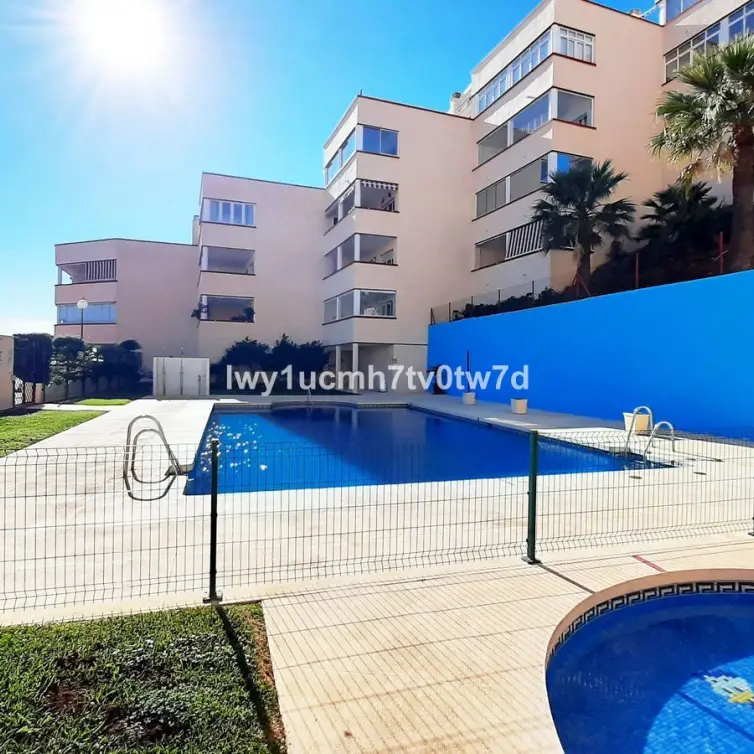 Venta de apartamento en planta media en Torrequebrada