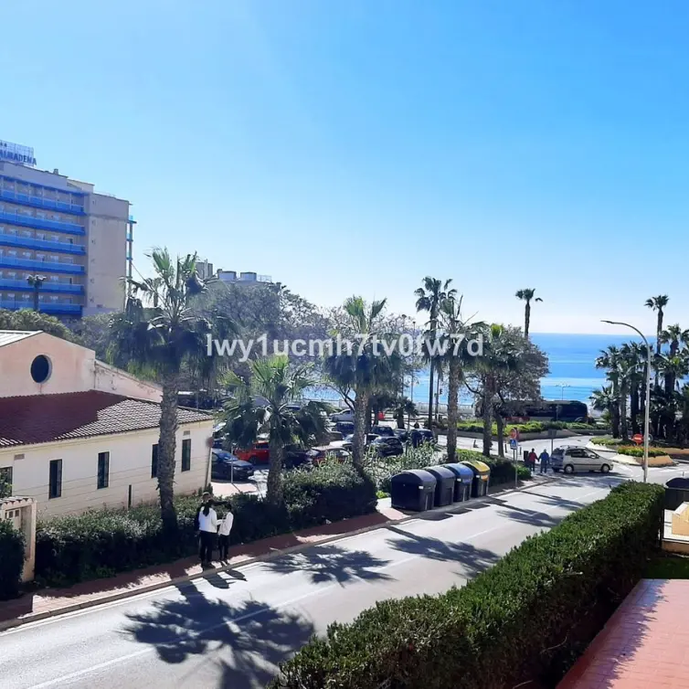 Venta de apartamento en planta media en Torrequebrada