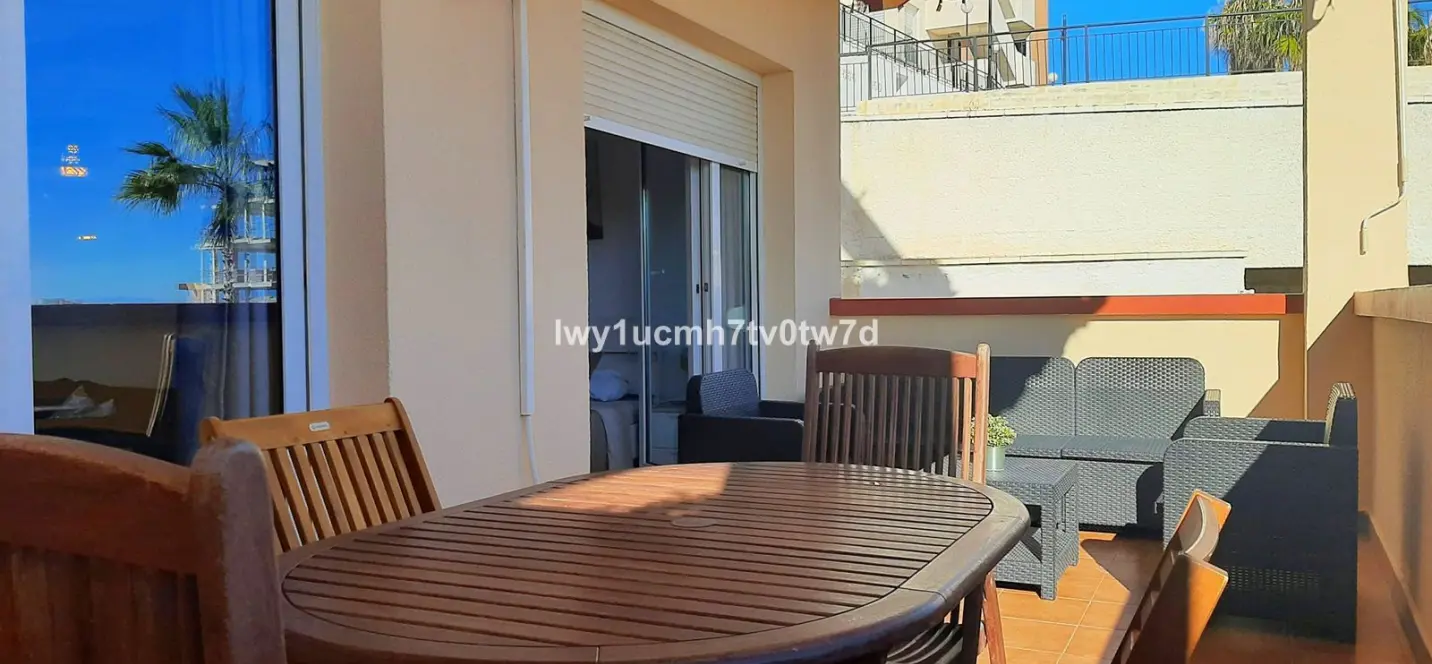 Venta de apartamento en planta media en Torrequebrada 3