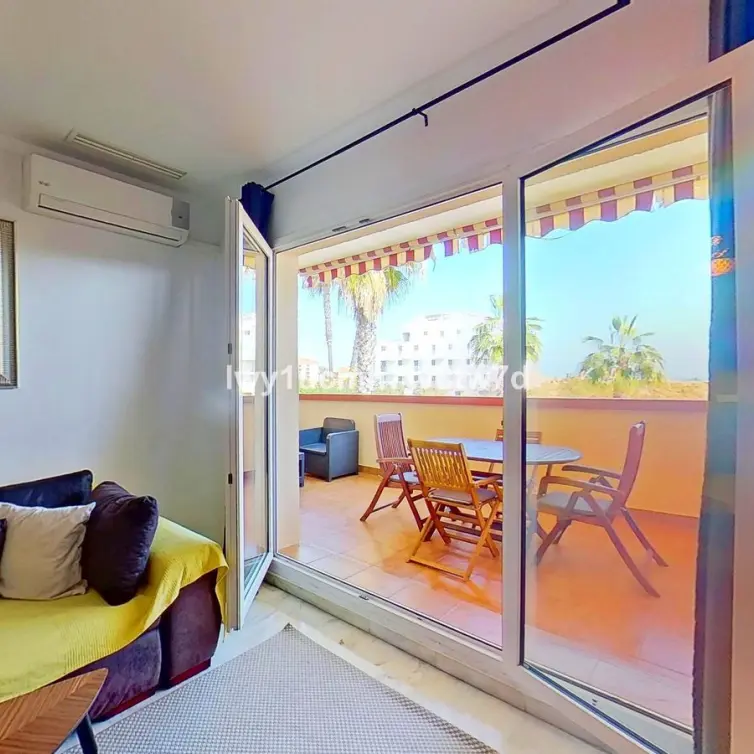 Venta de apartamento en planta media en Torrequebrada