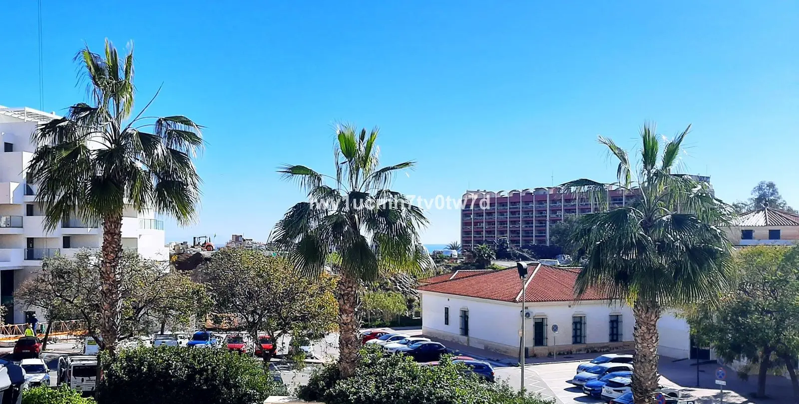 Sale of middle floor apartment in Torrequebrada 12