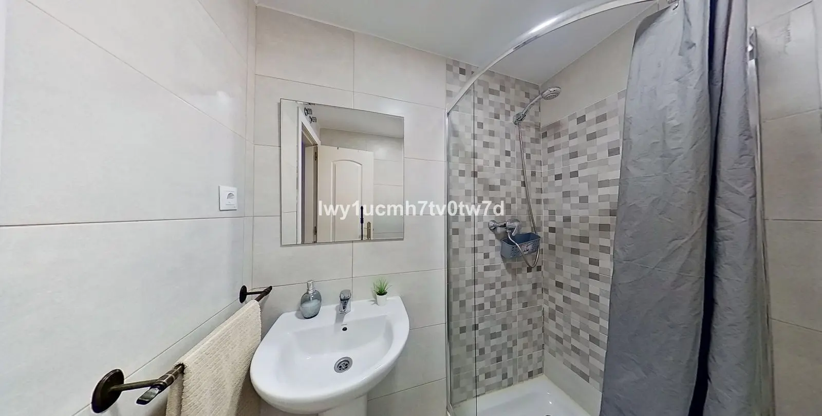 Sale of middle floor apartment in Torrequebrada 16