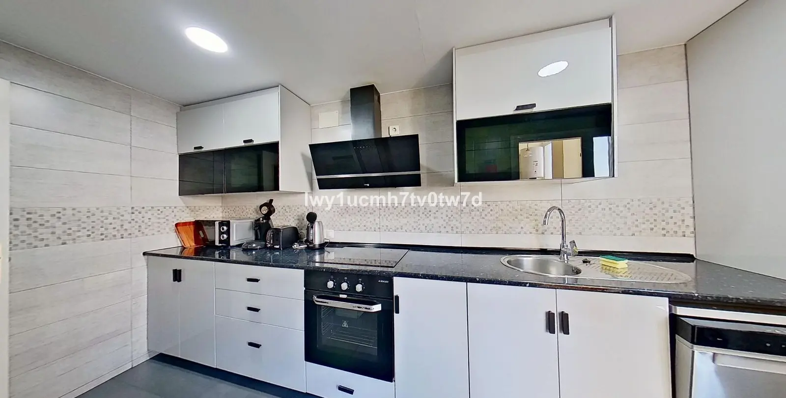 Sale of middle floor apartment in Torrequebrada 20
