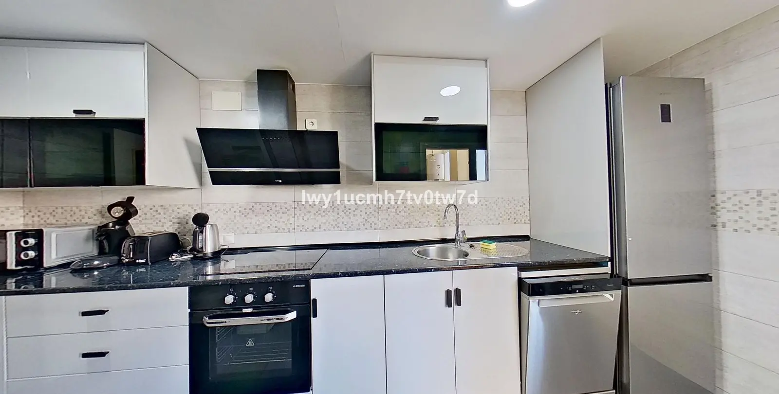 Sale of middle floor apartment in Torrequebrada 21