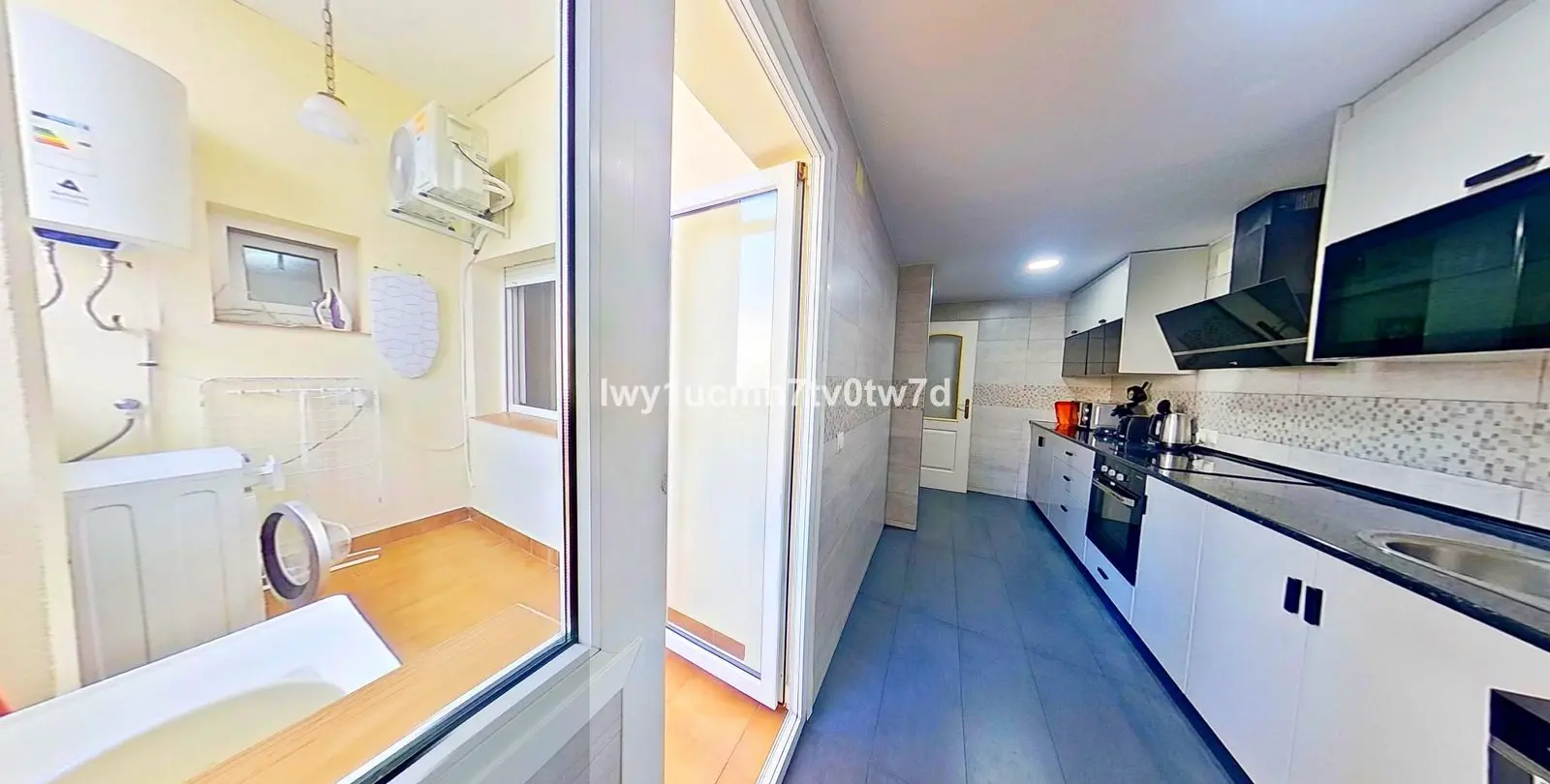 Sale of middle floor apartment in Torrequebrada 25