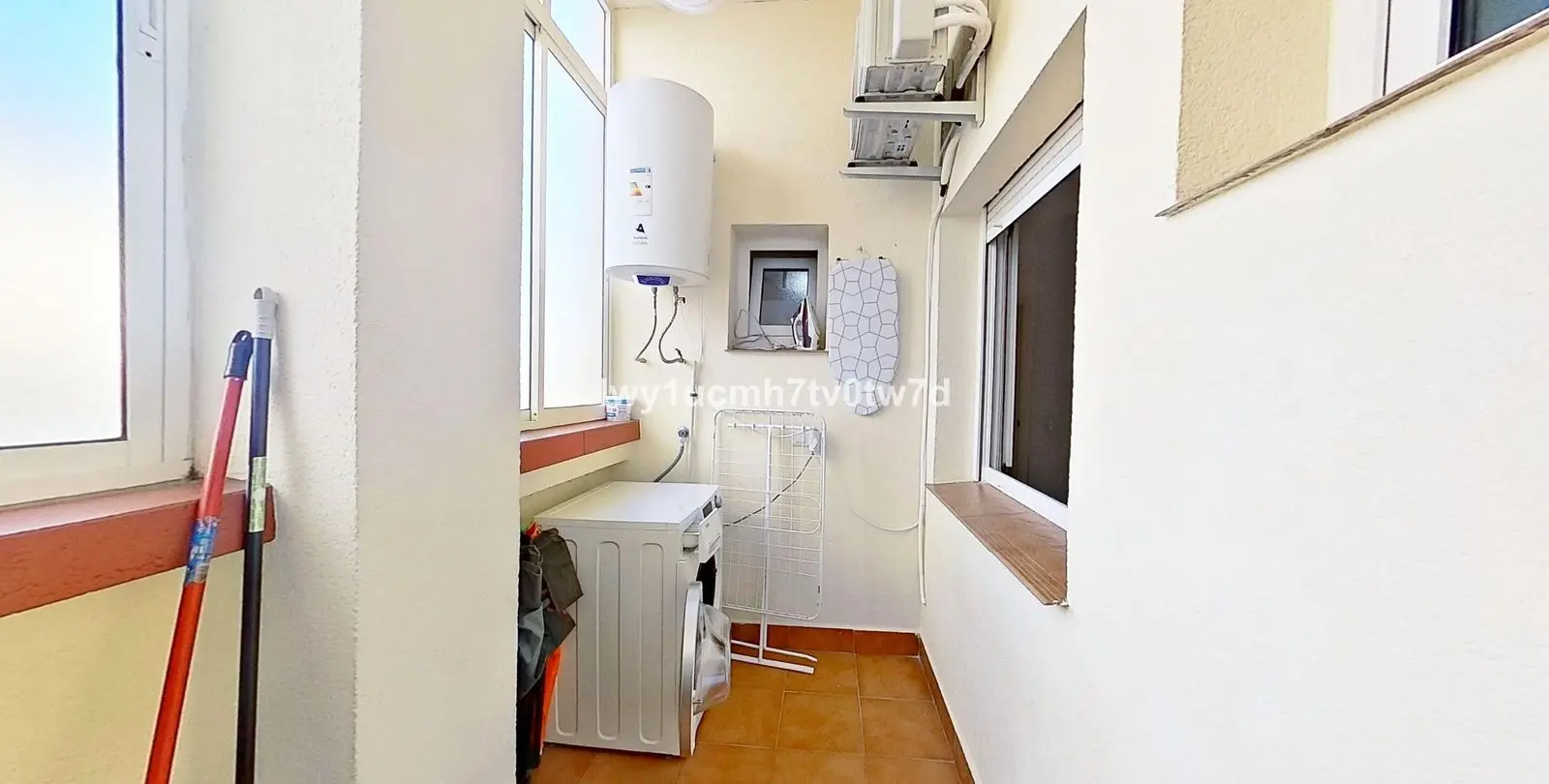Sale of middle floor apartment in Torrequebrada 26