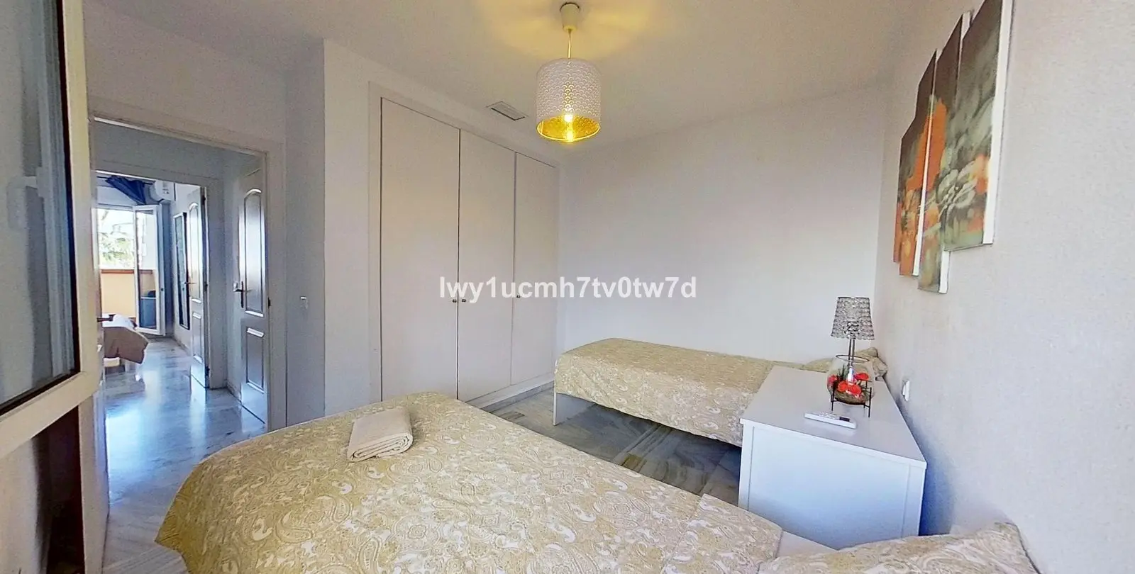 Sale of middle floor apartment in Torrequebrada 28