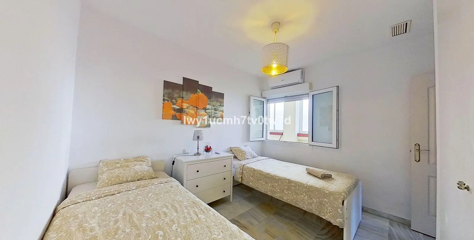 Sale of middle floor apartment in Torrequebrada 29