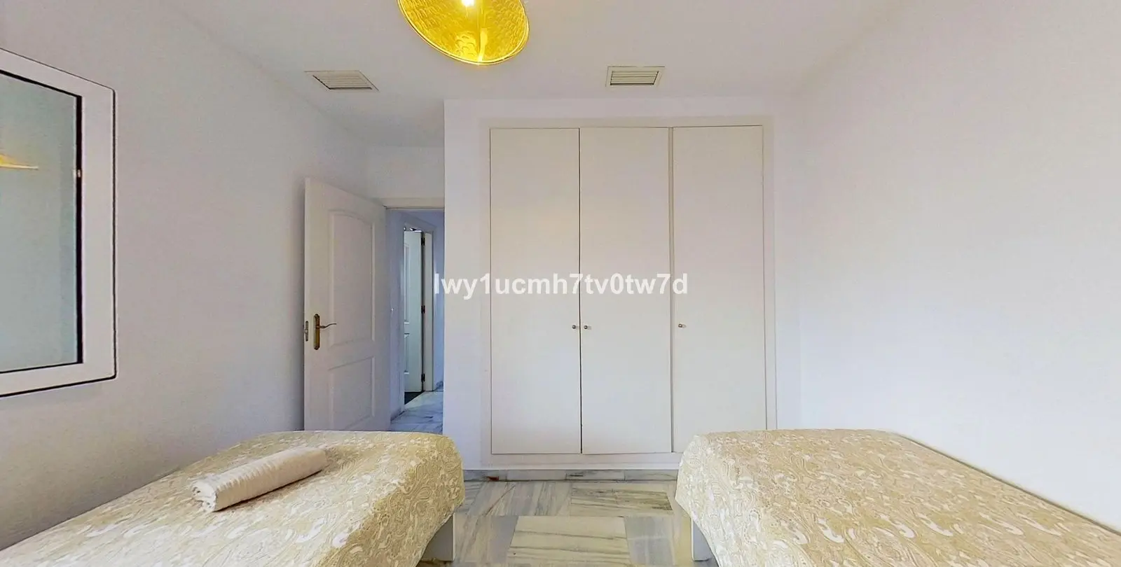 Sale of middle floor apartment in Torrequebrada 30