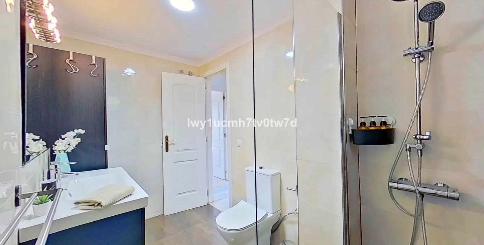 Sale of middle floor apartment in Torrequebrada 35