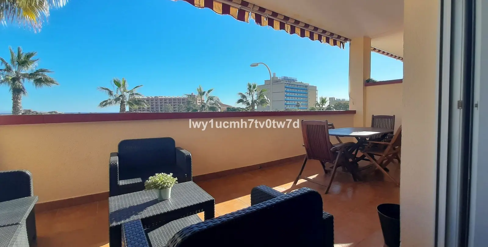 Sale of middle floor apartment in Torrequebrada 39