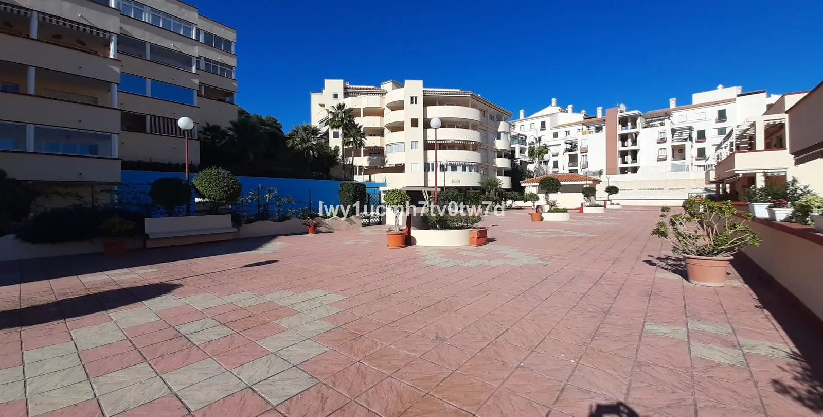 Sale of middle floor apartment in Torrequebrada 43
