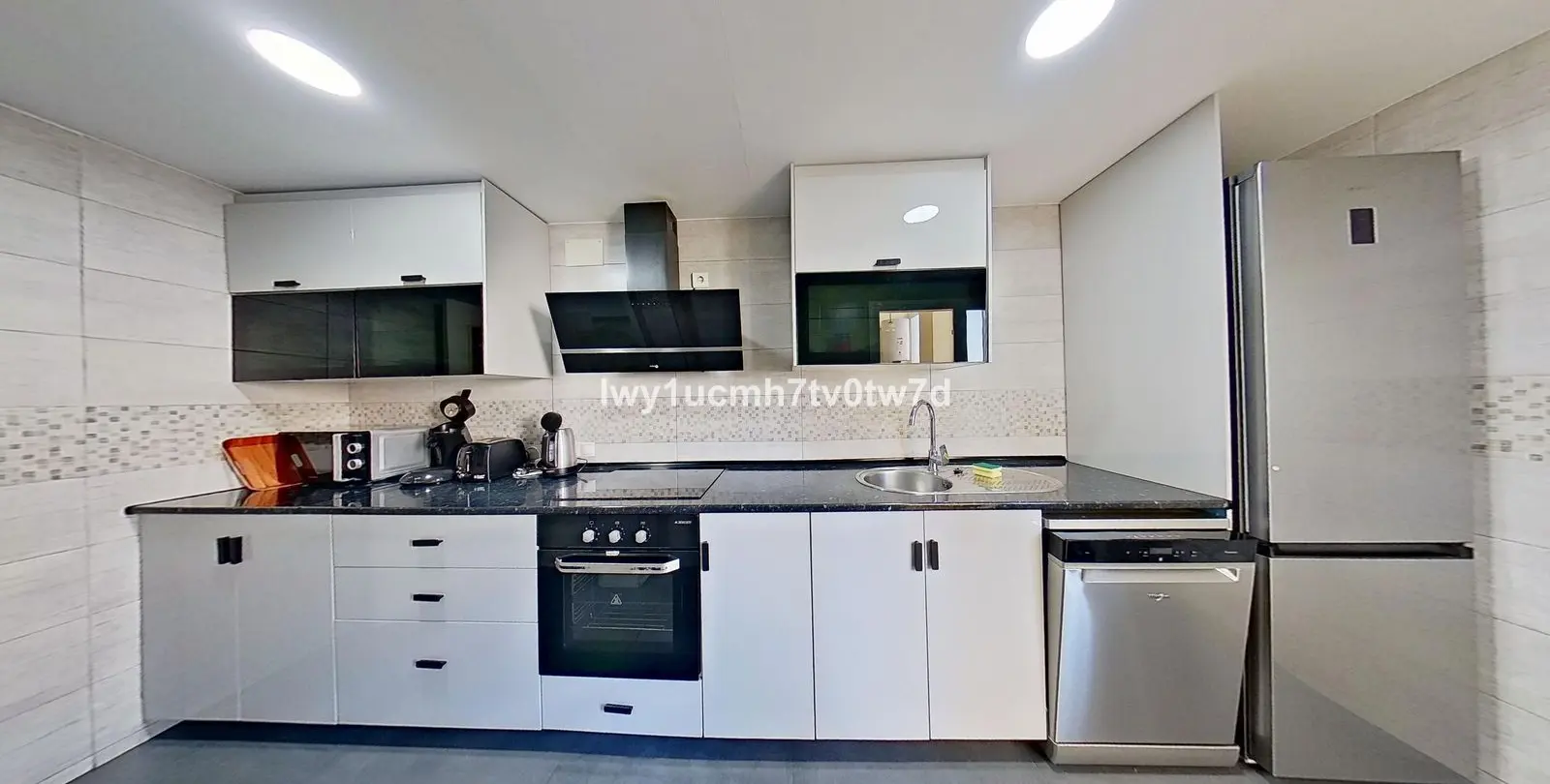 Sale of middle floor apartment in Torrequebrada 45