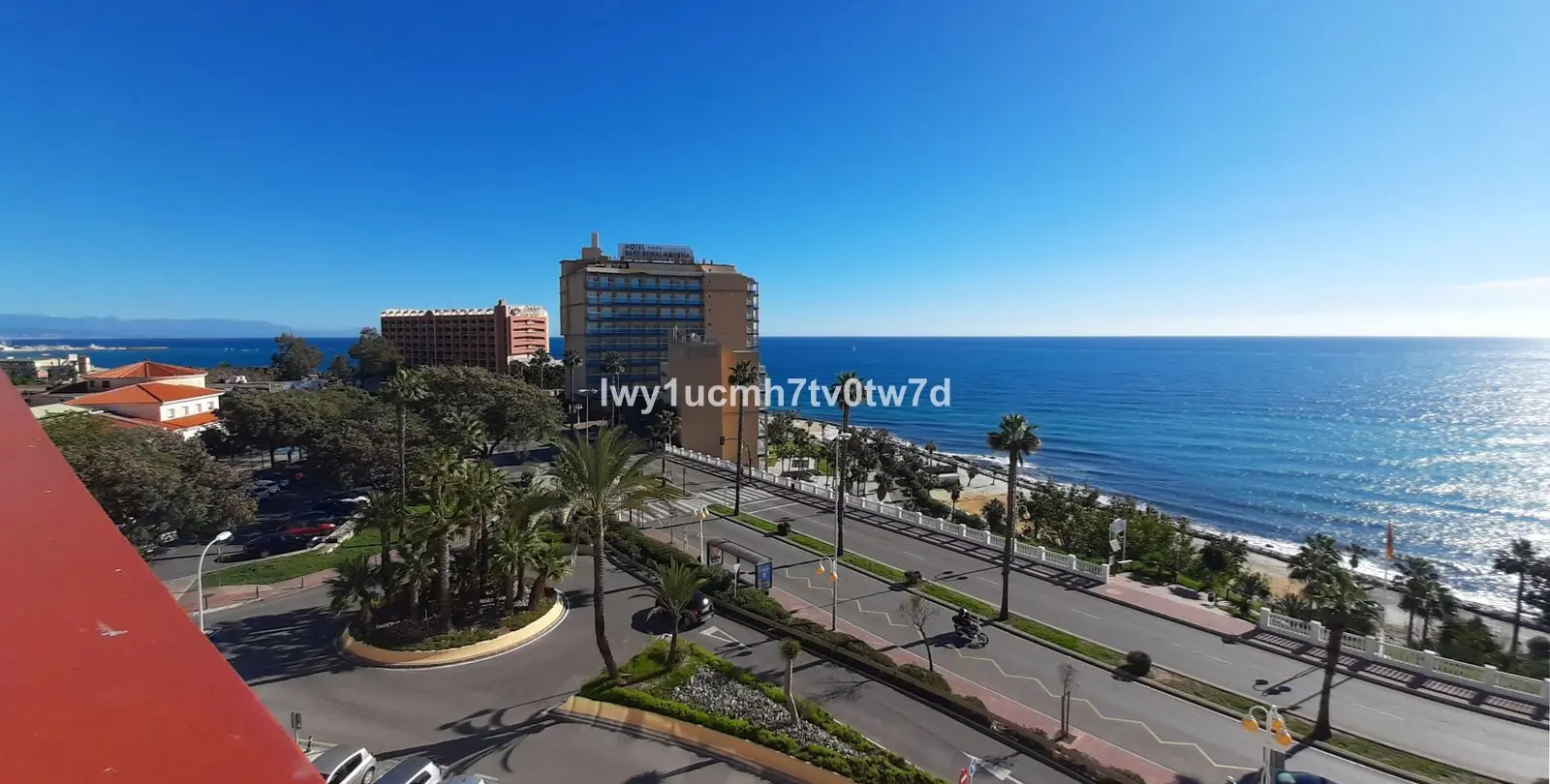 Sale of middle floor apartment in Torrequebrada 46