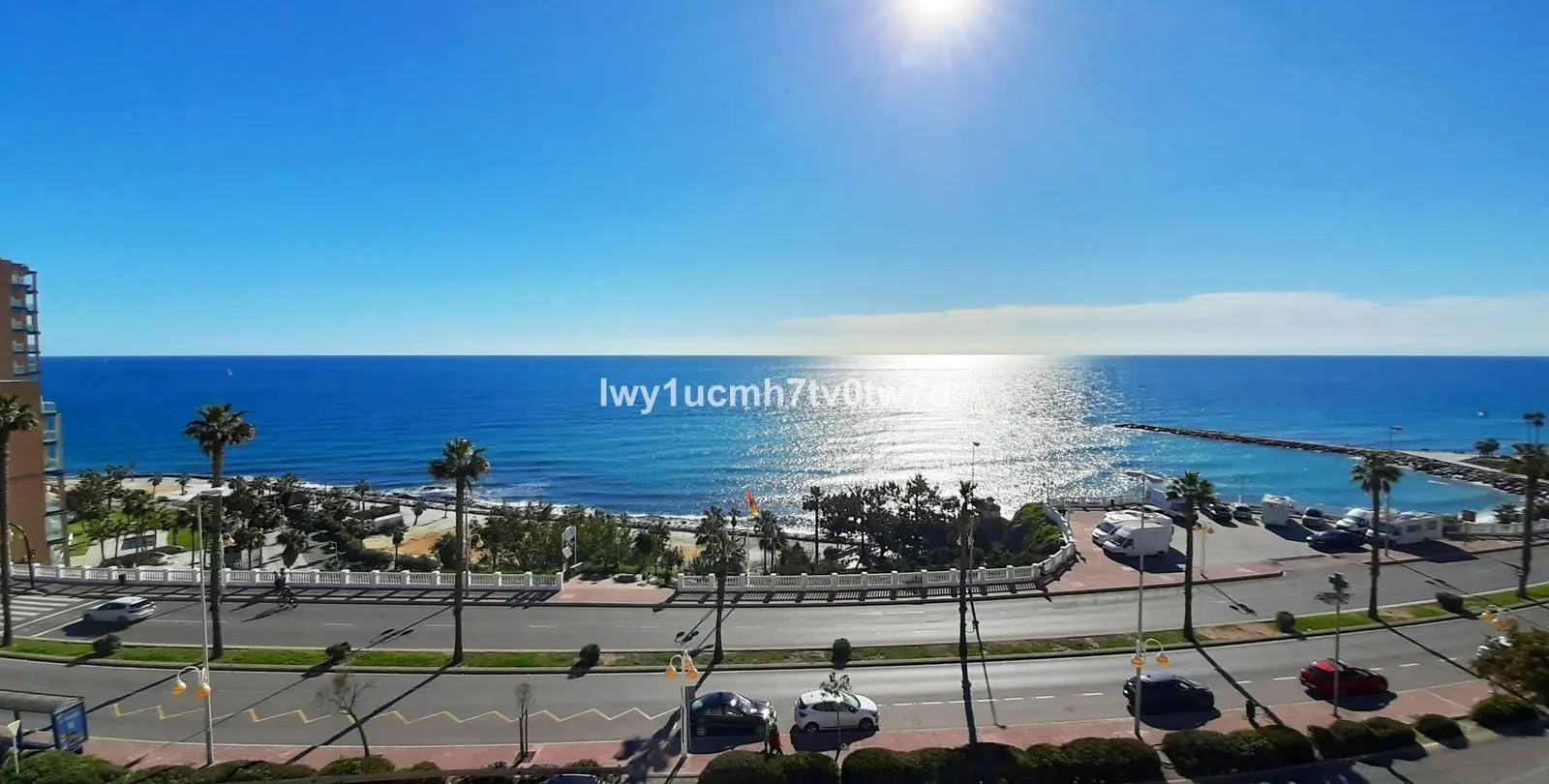 Sale of middle floor apartment in Torrequebrada 47