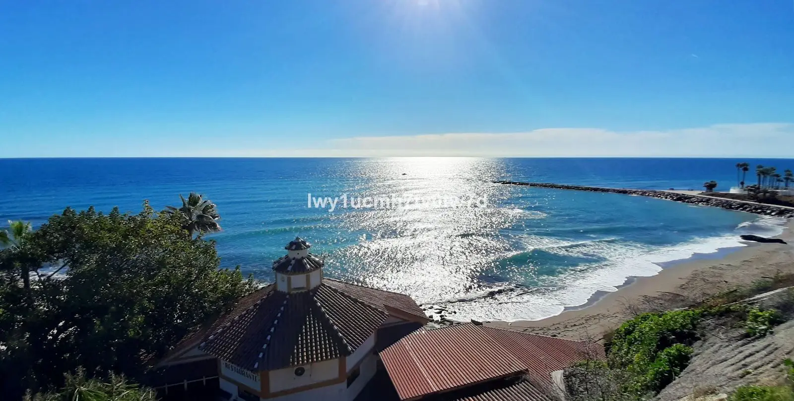 Sale of middle floor apartment in Torrequebrada 50