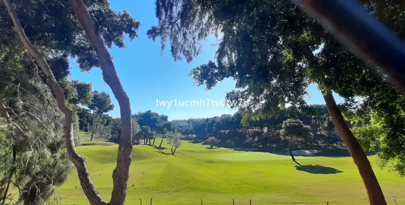 Sale of middle floor apartment in Torrequebrada 54