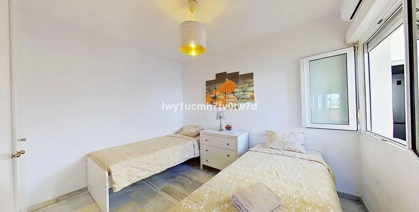 Sale of middle floor apartment in Torrequebrada 59