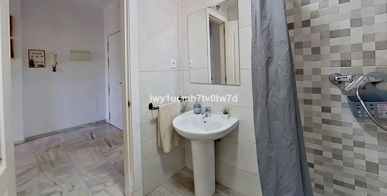 Sale of middle floor apartment in Torrequebrada 61
