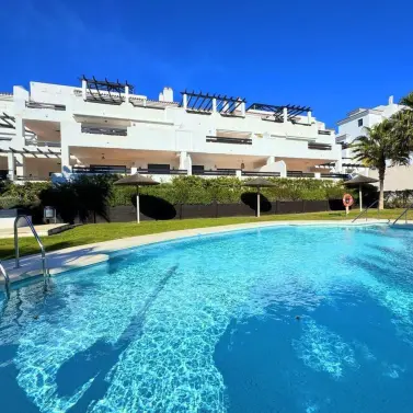 Sale of middle floor apartment in Casares Playa
