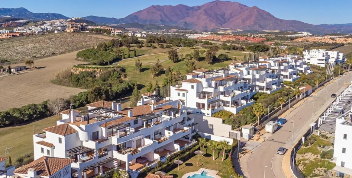 Sale of middle floor apartment in Casares Playa 2