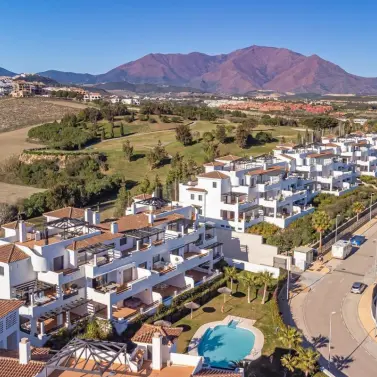Sale of middle floor apartment in Casares Playa