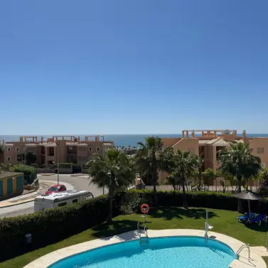 Sale of middle floor apartment in Casares Playa