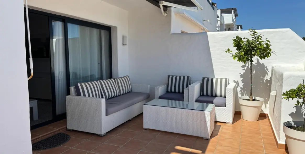 Sale of middle floor apartment in Casares Playa 5