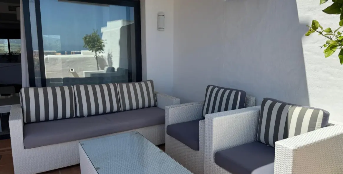 Sale of middle floor apartment in Casares Playa 6