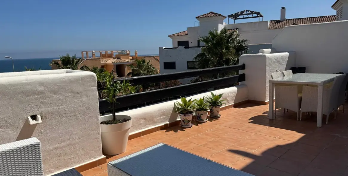 Sale of middle floor apartment in Casares Playa 7