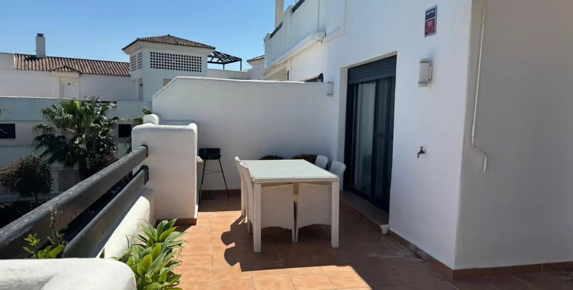 Sale of middle floor apartment in Casares Playa 8