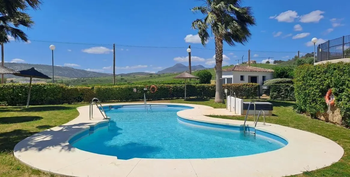 Sale of middle floor apartment in Casares Playa 12
