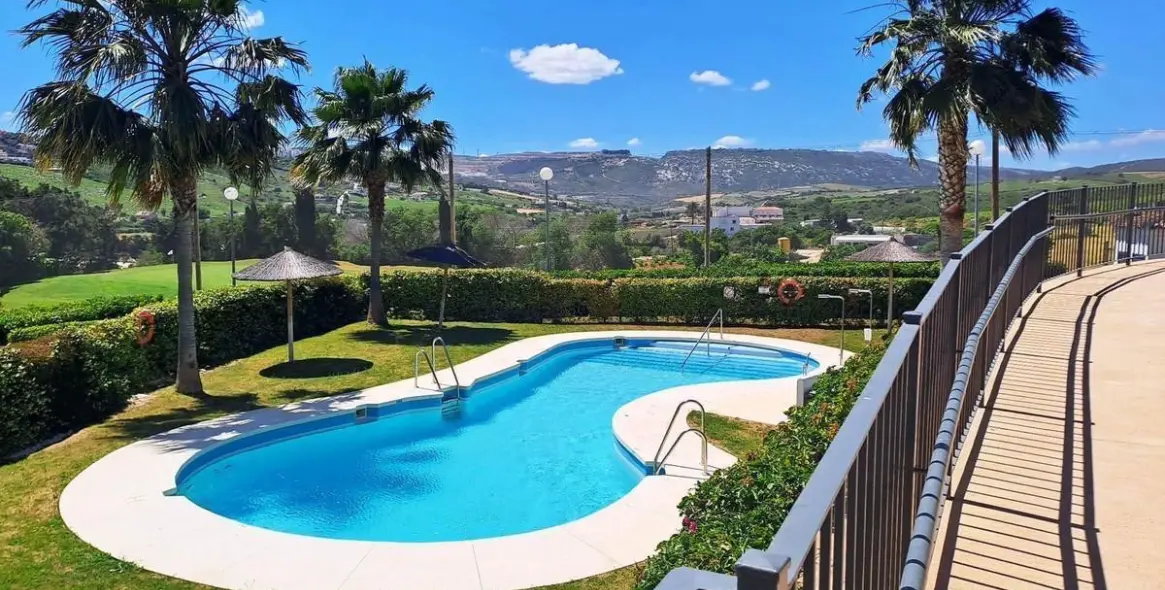 Sale of middle floor apartment in Casares Playa 13