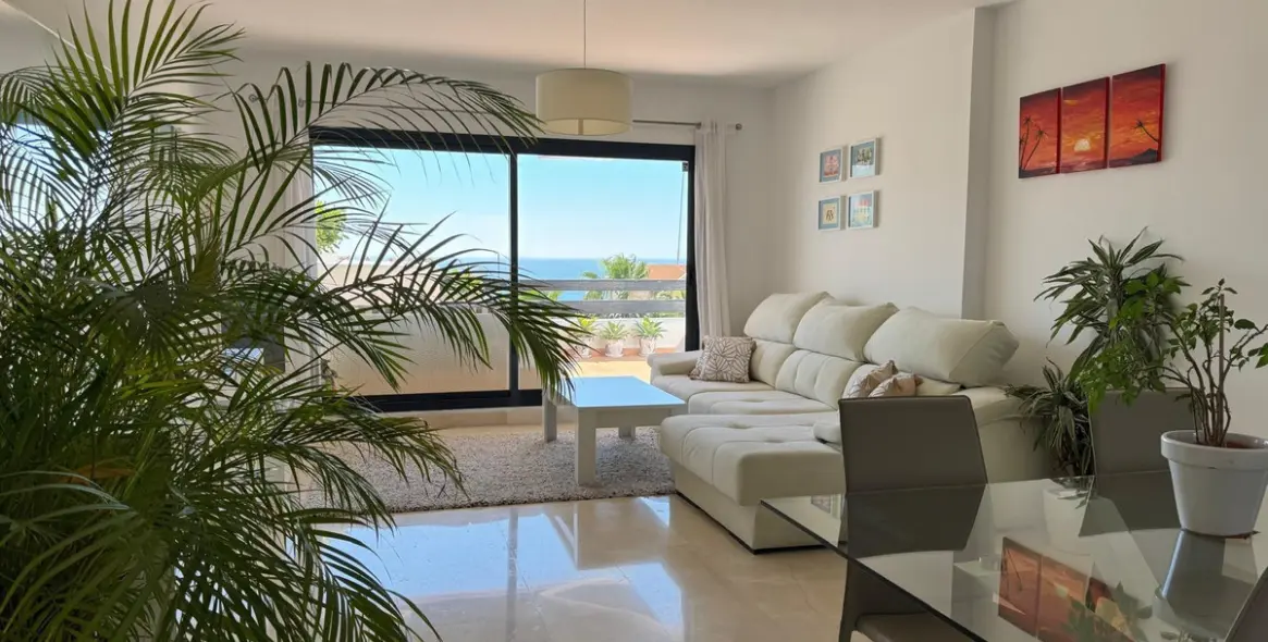 Sale of middle floor apartment in Casares Playa 17