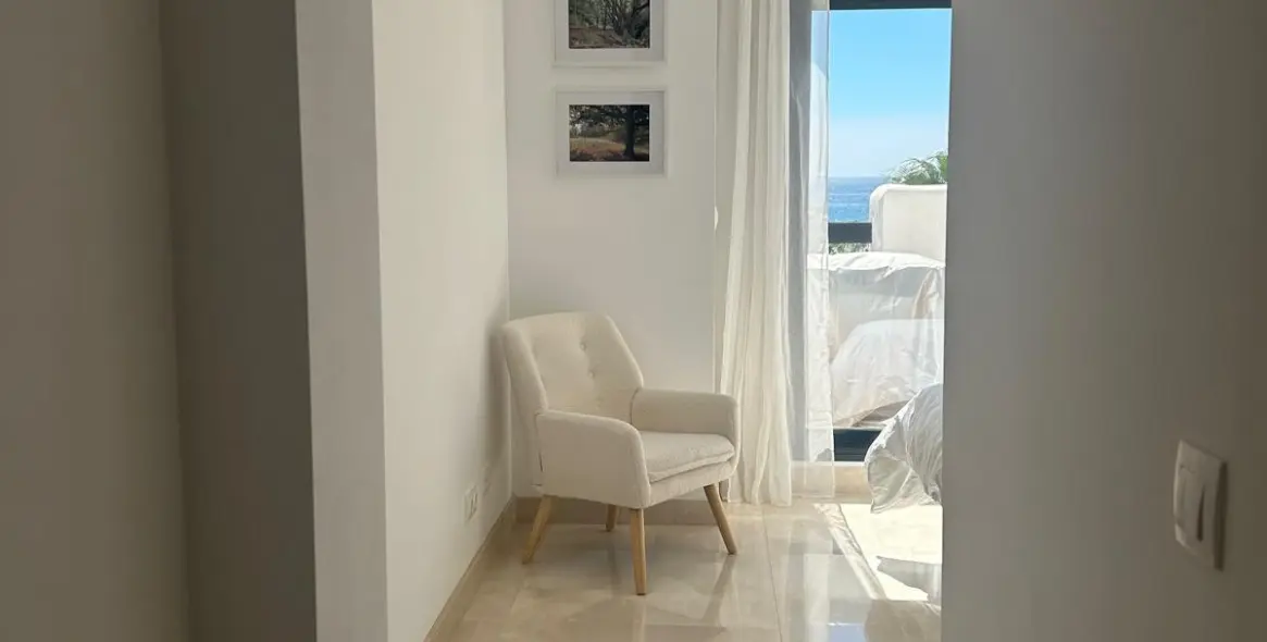 Sale of middle floor apartment in Casares Playa 33