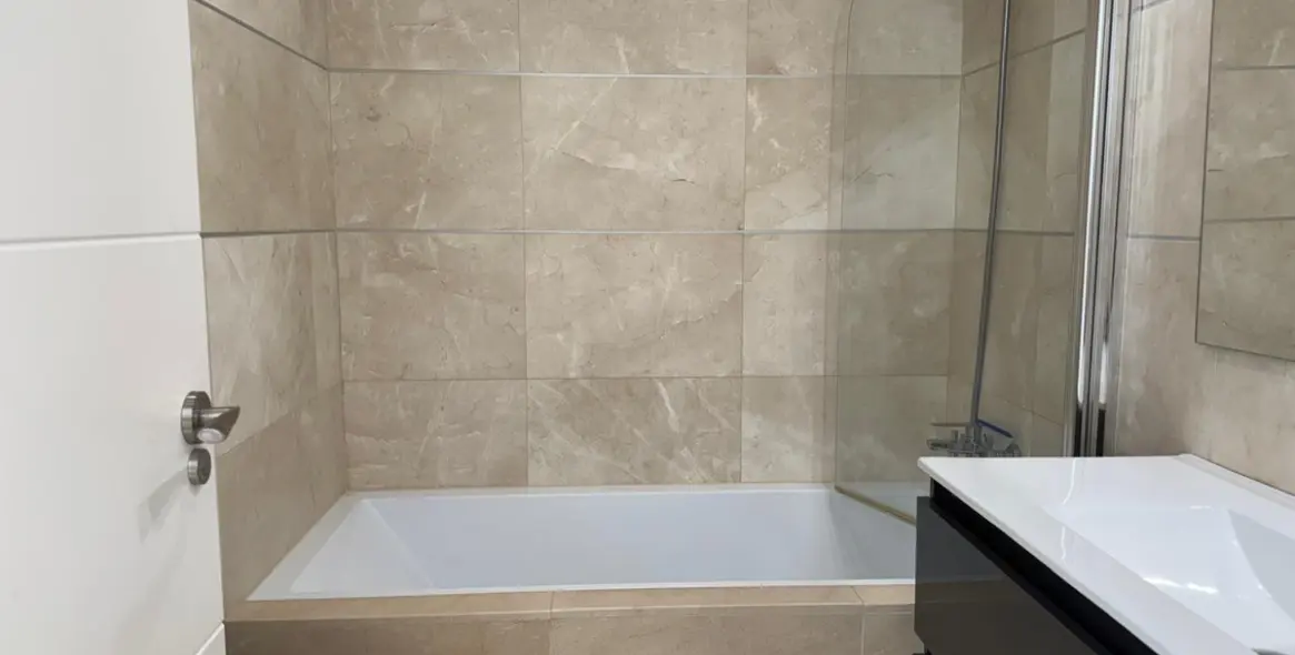 Sale of middle floor apartment in Casares Playa 34