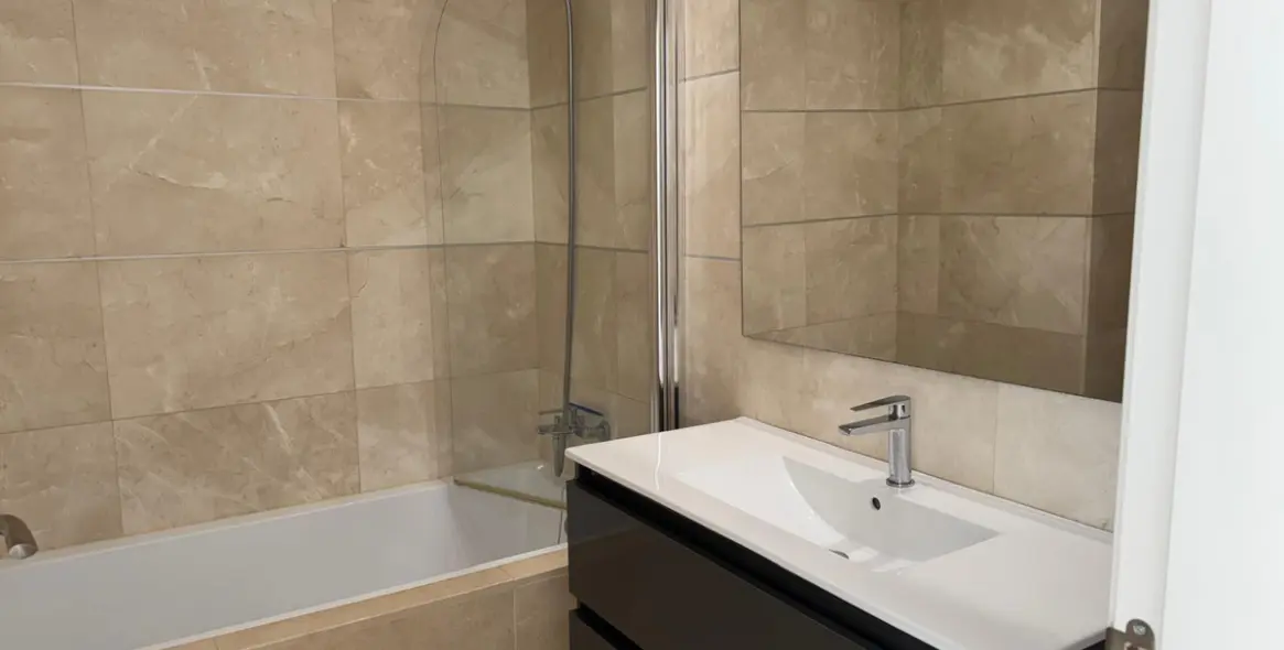 Sale of middle floor apartment in Casares Playa 35