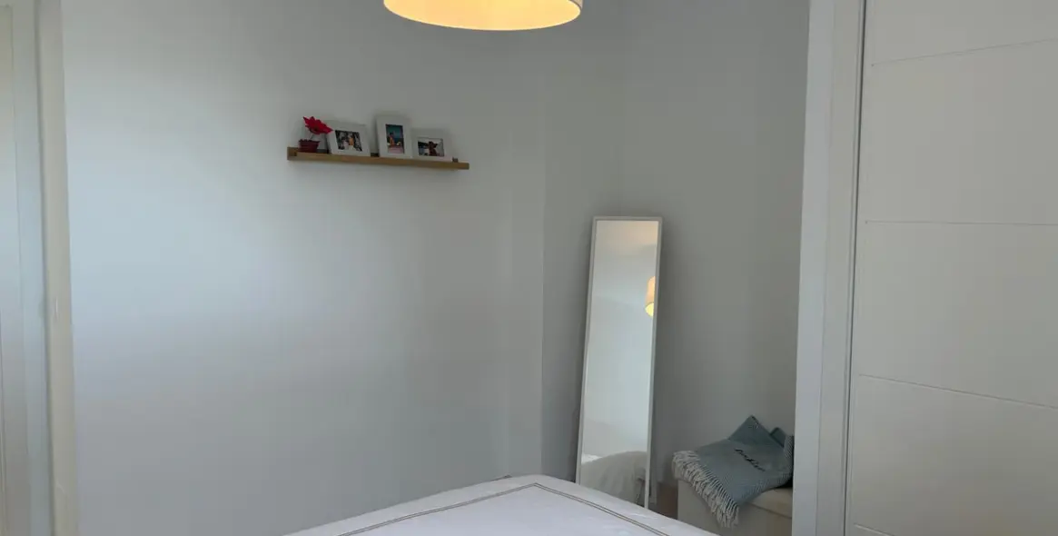 Sale of middle floor apartment in Casares Playa 40