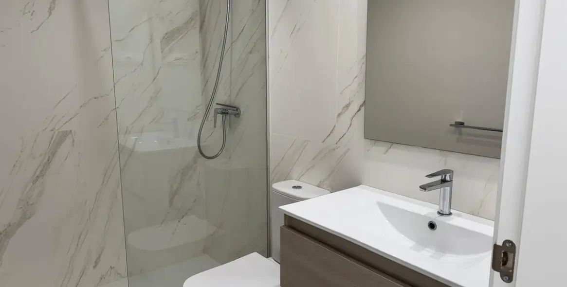 Sale of middle floor apartment in Casares Playa 41