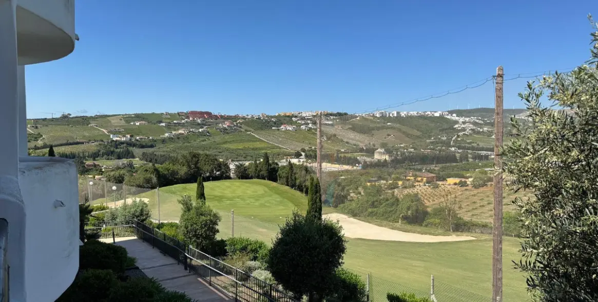 Sale of middle floor apartment in Casares Playa 46