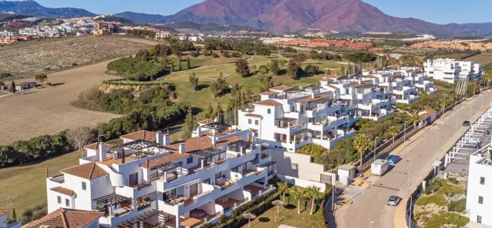 Sale of middle floor apartment in Doña Julia 1